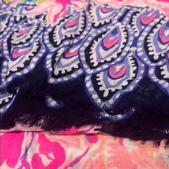 Lilly Pulitzer Scarf with fringe bottom - Picture 2 of 2